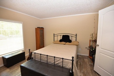 Conveniently located near Lake Sinclair and just minutes from - photo 7