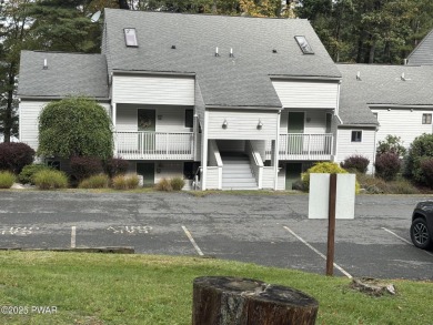 Lake Condo For Sale in Greentown, Pennsylvania