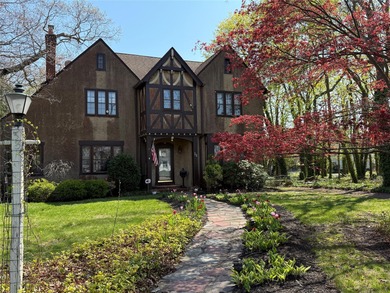 (private lake, pond, coastal) Home Sale Pending in Patchogue New York