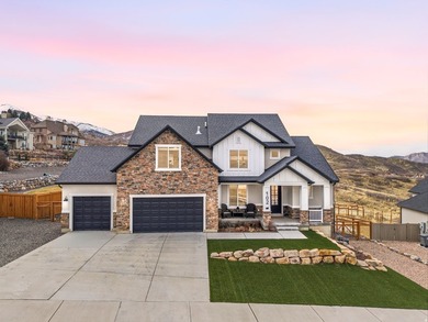 Come see your new home on a large lot overlooking Gladstone Golf - photo 1