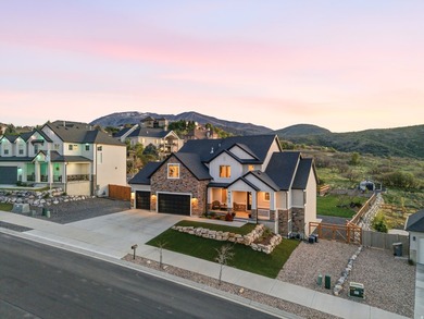 Come see your new home on a large lot overlooking Gladstone Golf - photo 2