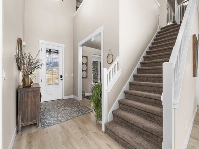 Come see your new home on a large lot overlooking Gladstone Golf - photo 3