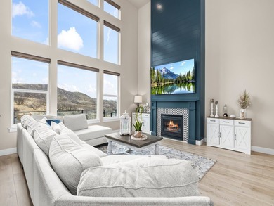 Come see your new home on a large lot overlooking Gladstone Golf - photo 6