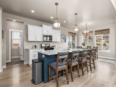 Come see your new home on a large lot overlooking Gladstone Golf - photo 8