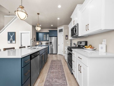 Come see your new home on a large lot overlooking Gladstone Golf - photo 10