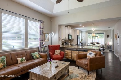 Welcome home to this beautifully updated one story corner lot - photo 8