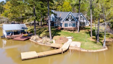 NESTLED ON A POINT LOT! - Lake Home For Sale in Hamilton, Georgia