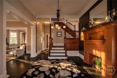Make one of Savannah's most sought-after addresses in the heart - photo 5