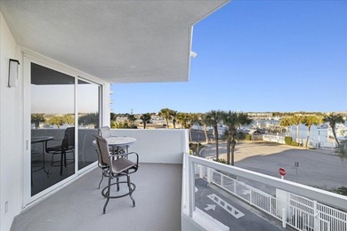 Welcome to coastal living at its finest! This stunning 3-bedroom - photo 27
