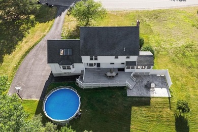 PRIVACY, SPACE & LOCATION! Stunning 4BR Colonial on a private - photo 4