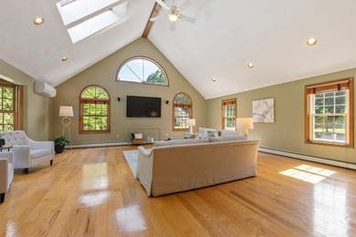 PRIVACY, SPACE & LOCATION! Stunning 4BR Colonial on a private - photo 7
