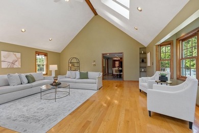 PRIVACY, SPACE & LOCATION! Stunning 4BR Colonial on a private - photo 8