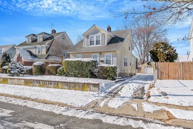 (private lake, pond, coastal) Home For Sale in Glen Cove New York