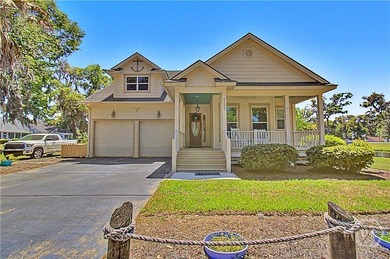 Waterfront Sanctuary with Timeless Character Step into a home - photo 2