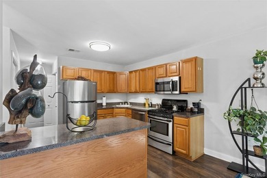 Welcome to 42 Blueberry Common, a beautifully maintained - photo 15