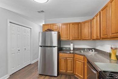 Welcome to 42 Blueberry Common, a beautifully maintained - photo 17