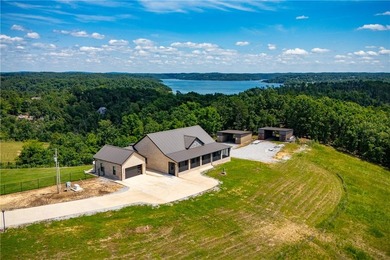 Live your legacy on 40+ acre estate on Beaver Lake, complete w/2 - photo 1