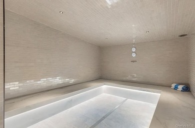 This 1033 Square foot Large 1 Bedroom 1Bath Home with 11-foot - photo 5
