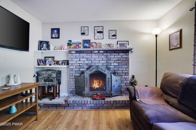Welcome to this warm and well-cared-for 4-bedroom, 2-bath home - photo 7