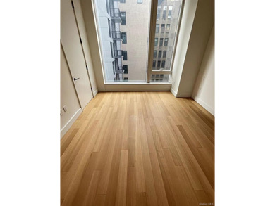 This 1033 Square foot Large 1 Bedroom 1Bath Home with 11-foot - photo 8