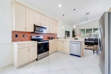 BRAND NEW A/C JUST INSTALLED!! GORGEOUS WATERVIEW! KITCHEN - photo 18