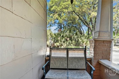 Investor opportunity with immediate income potential! This - photo 2