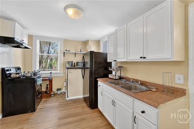 Investor opportunity with immediate income potential! This - photo 4
