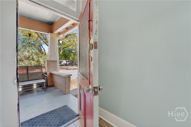 Investor opportunity with immediate income potential! This - photo 8