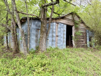 Located near Centerville, Arkansas, this exceptional property - photo 34