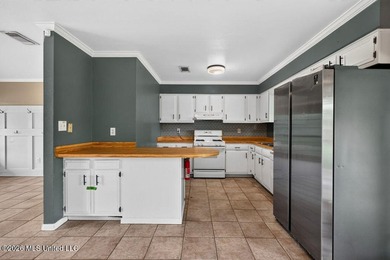 Single-story brick home located at 305 Joyce Avenue in Long - photo 9