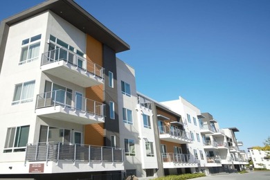 New Price~Great Location! Discover this 1 bedroom + Den & 1.5 - photo 1