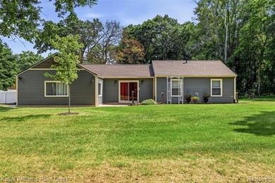 Welcome to 423 East Road! This updated 3 bedroom, 2 full bath - photo 2