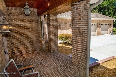 UNIQUE LAKEFRONT & GOLF FRONT PROPERTY!!! SPACIOUS 6,000 SqFt - photo 12
