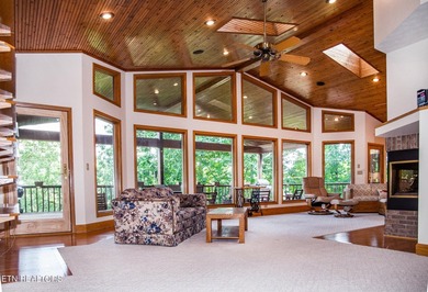 UNIQUE LAKEFRONT & GOLF FRONT PROPERTY!!! SPACIOUS 6,000 SqFt - photo 13