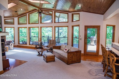 UNIQUE LAKEFRONT & GOLF FRONT PROPERTY!!! SPACIOUS 6,000 SqFt - photo 15