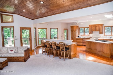 UNIQUE LAKEFRONT & GOLF FRONT PROPERTY!!! SPACIOUS 6,000 SqFt - photo 18