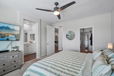Welcome home to this beautifully upgraded single-family - photo 18