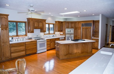 UNIQUE LAKEFRONT & GOLF FRONT PROPERTY!!! SPACIOUS 6,000 SqFt - photo 19