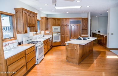 UNIQUE LAKEFRONT & GOLF FRONT PROPERTY!!! SPACIOUS 6,000 SqFt - photo 20