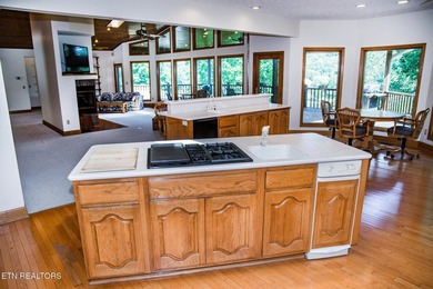 UNIQUE LAKEFRONT & GOLF FRONT PROPERTY!!! SPACIOUS 6,000 SqFt - photo 21