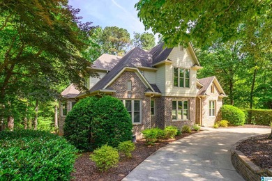 SELLER OFFERING $10,000 UPDATE ALLOWANCE. Welcome to 123 N. Lake - photo 2