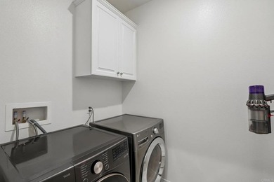 Welcome home to this beautifully upgraded single-family - photo 22
