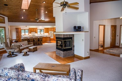 UNIQUE LAKEFRONT & GOLF FRONT PROPERTY!!! SPACIOUS 6,000 SqFt - photo 25
