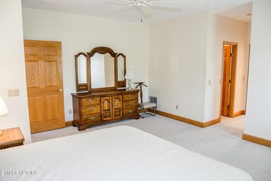 UNIQUE LAKEFRONT & GOLF FRONT PROPERTY!!! SPACIOUS 6,000 SqFt - photo 30