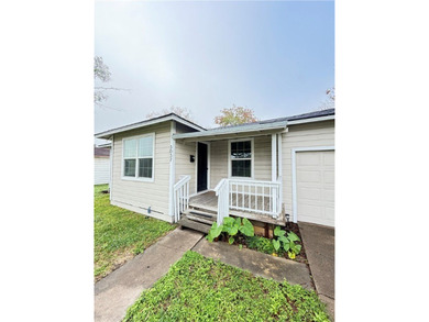 Welcome to your charming 3-bedroom, 1-bath gem, complete with a - photo 1