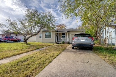 Welcome to your charming 3-bedroom, 1-bath gem, complete with a - photo 2