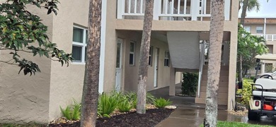 Beautifully updated 2 bedroom 2 bath corner unit In the - photo 6