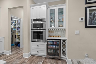 Welcome to this exceptional 4-bedroom, 3.5-bathroom home - photo 18
