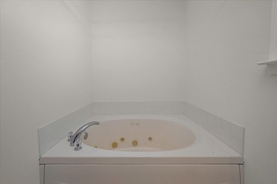 Beautifully refreshed single-level home in the amenity-rich - photo 27
