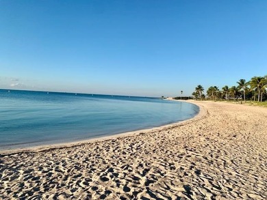 4/2 renovated waterfront home boasts private pool-new cutting - photo 3